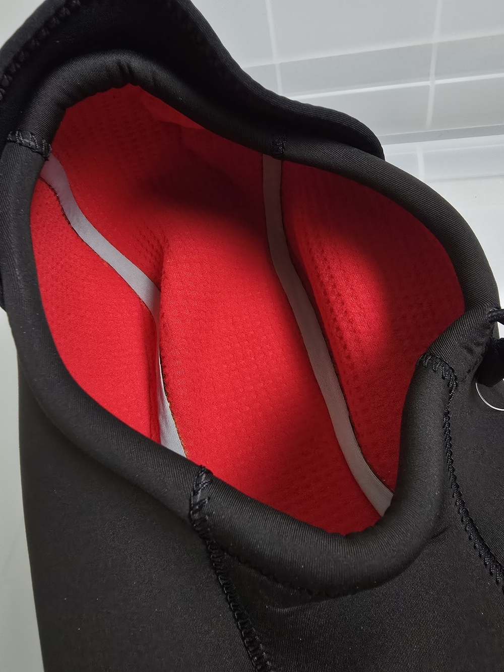 Patagonia R3 Yulex Insertable Hood - Picture 6 of 12